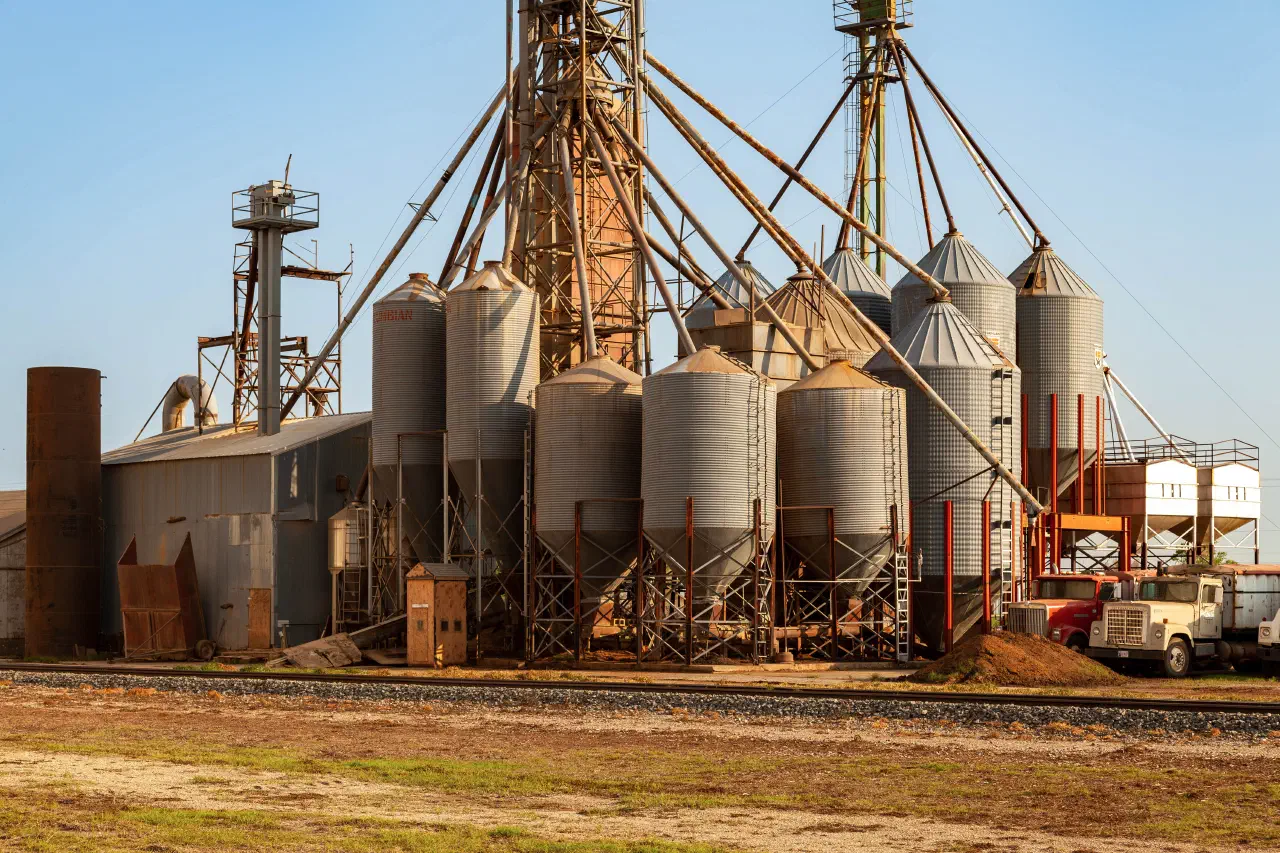 From Varieties to Commodities
